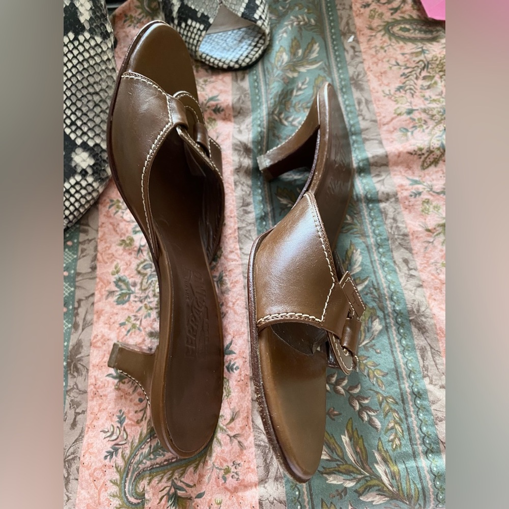 Ferragamo Chocolate Brown 2.25 inch Sandals. Size 8B, Made in Italy. Stunning - Picture 11 of 16